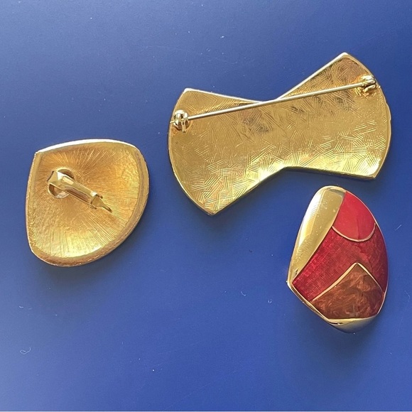 EARRINGS CLIPON BROOCH PIN GOLD TONE VINTAGE RETRO RED ENAMEL WOMENS EARRINGS - Picture 4 of 6